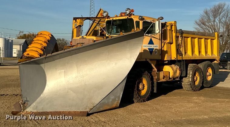 1986 Oshkosh P-2526-1 dump truck - EG6835