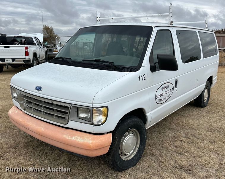 1994 Ford Club Wagon van - ER8213