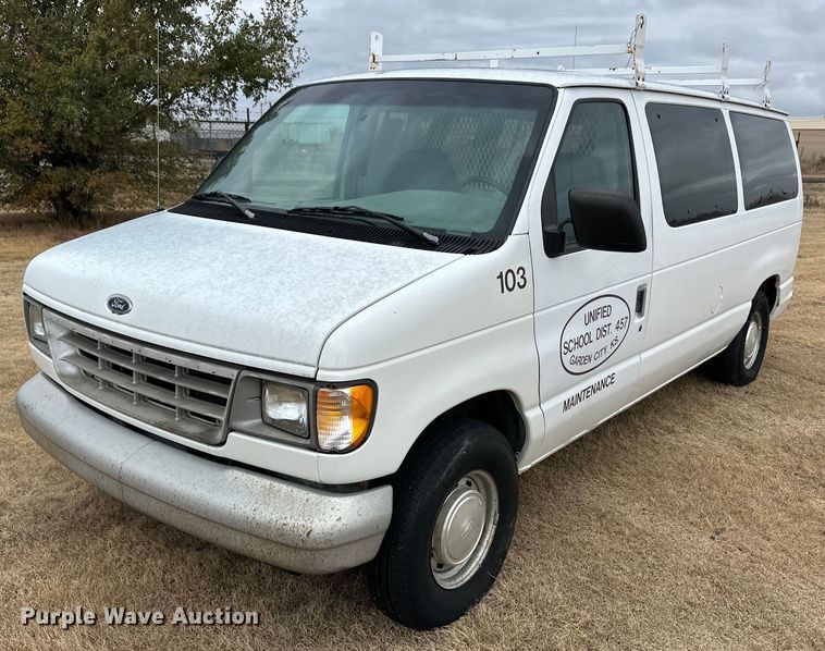1996 Ford Club Wagon van - ER8214