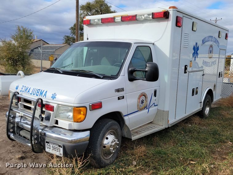 2005 Ford Type III E450 Super Duty ambulance - OH9348