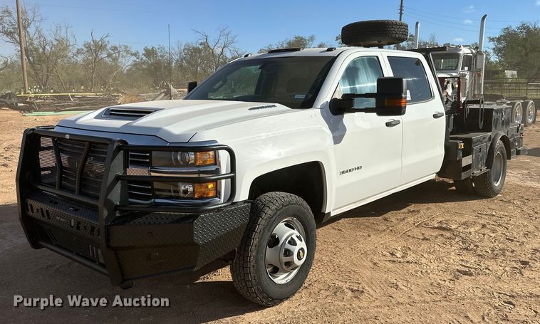 2018 Chevrolet Silverado 3500HD Crew Cab flatbed pickup truck - DD3438
