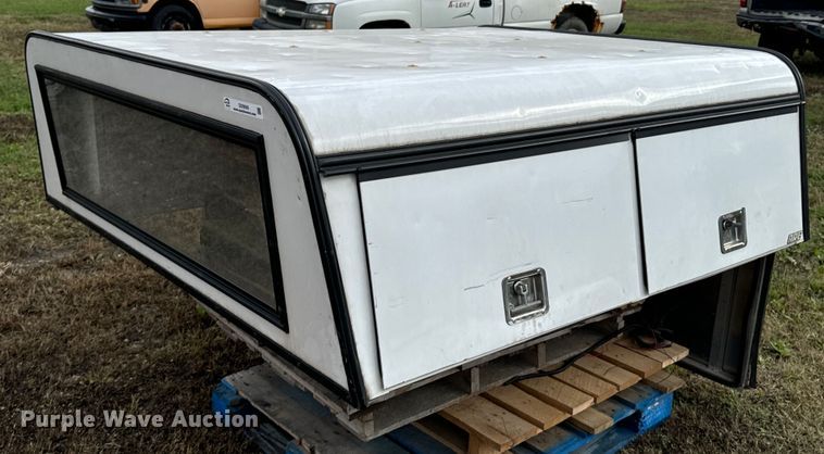 ARE pickup truck topper - DU9569