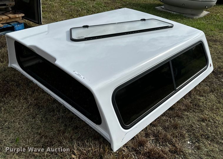 Leer pickup truck topper - DU9570