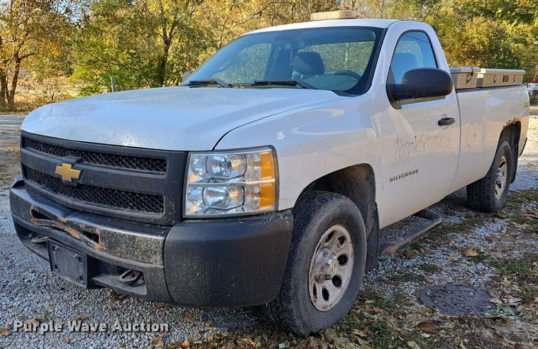2013 Chevrolet Silverado 1500 pickup truck - DW3863