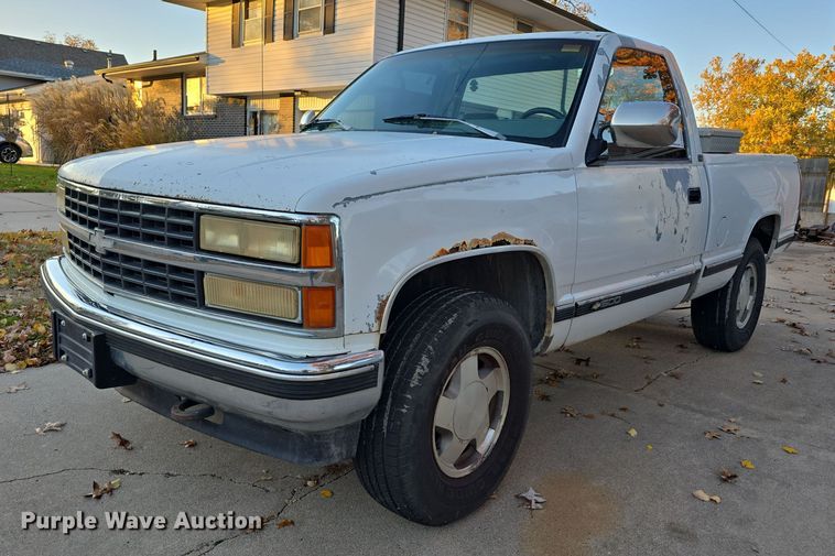 1993 Chevrolet K1500 pickup truck - DW3974