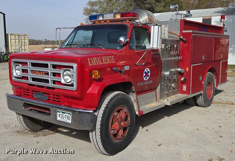 1985 GMC  7000 pumper fire truck - EE8691