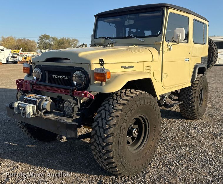 1977 Toyota FJ 40 Land Cruiser SUV - EG2183