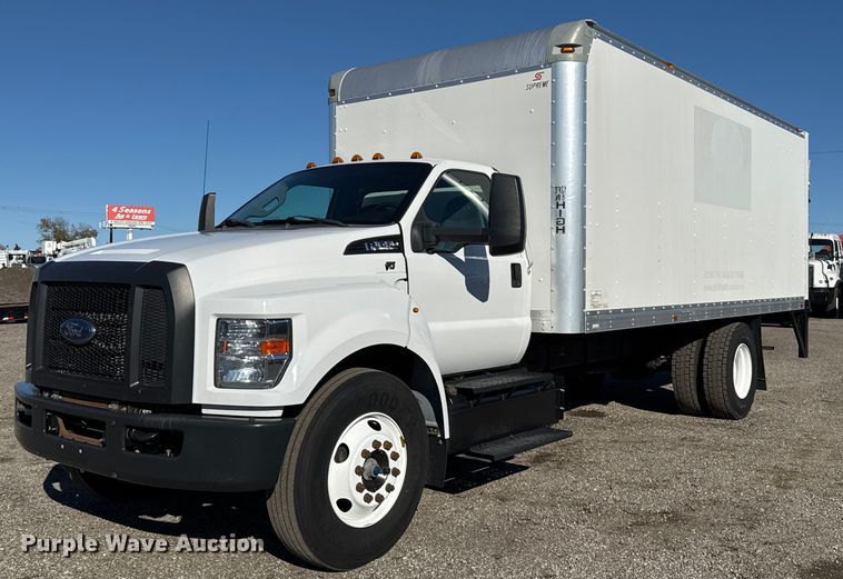 2017 Ford F650 Super Duty box truck - EG2207