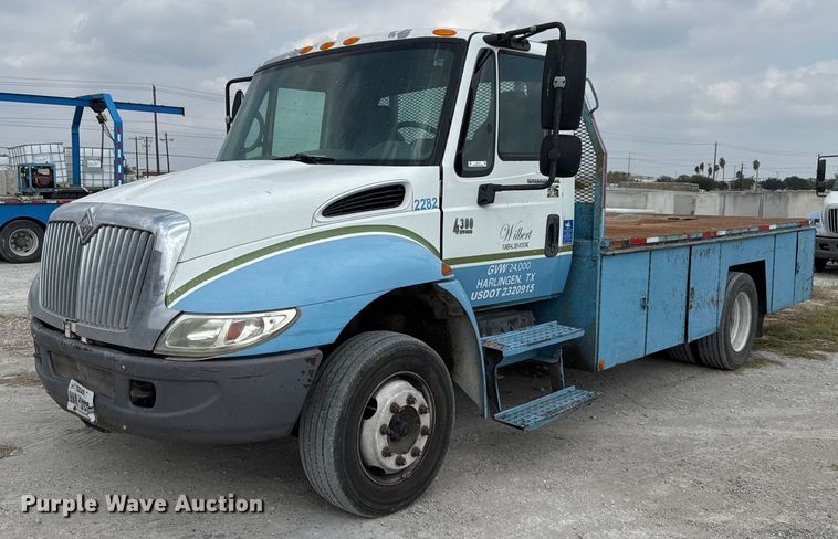 2002 International MA025 flatbed truck - EJ3175