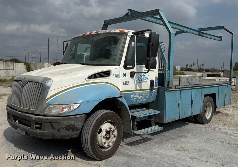 2003 International MA025  flatbed truck - EJ3176