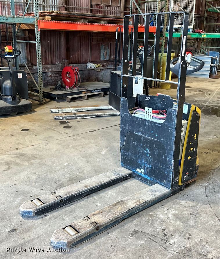 Yale MPB045VGN24T2746 pallet jack - EJ4941