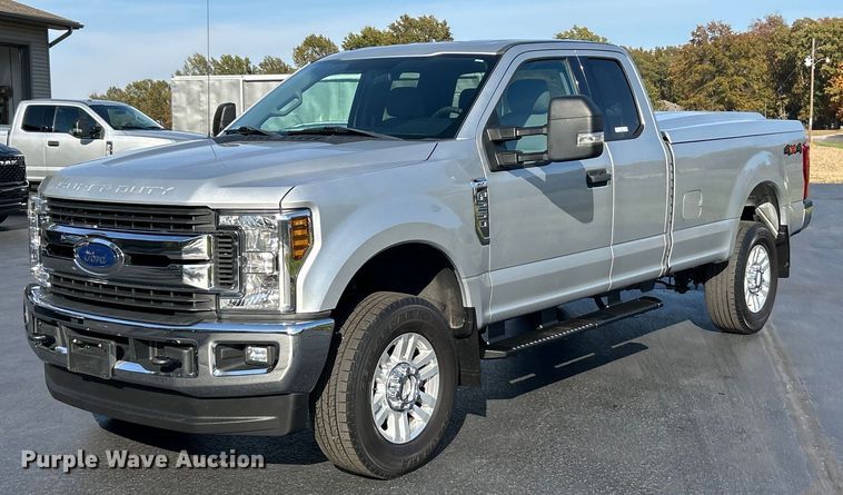 2019 Ford  F250 Super Duty XLT SuperCab pickup truck - EK3639