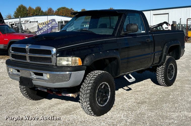 1998 Dodge Ram 1500 pickup truck - EK3666