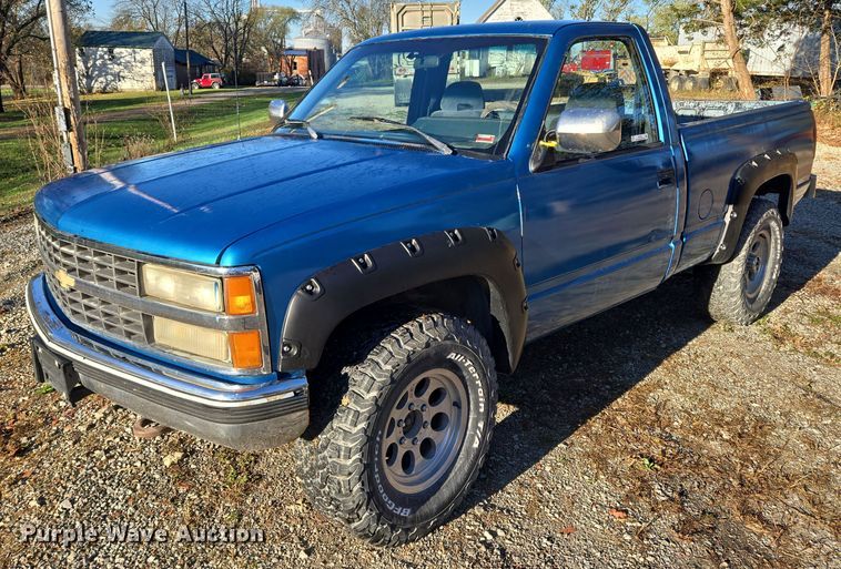 1992 Chevrolet  K1500 pickup truck - EQ3572