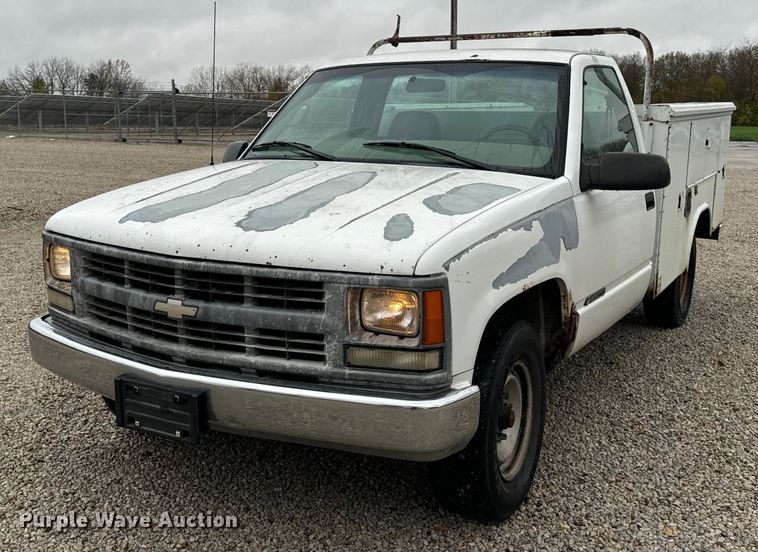 2000 Chevrolet C2500 utility bed pickup truck - OG9713