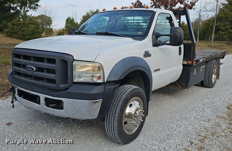 2006 Ford F450 Super Duty XL flatbed pickup truck - OJ9072