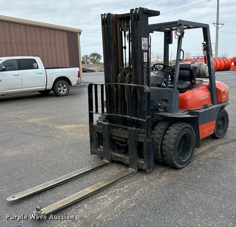 1998 Toyota  52-6FGU35 forklift - DD3442