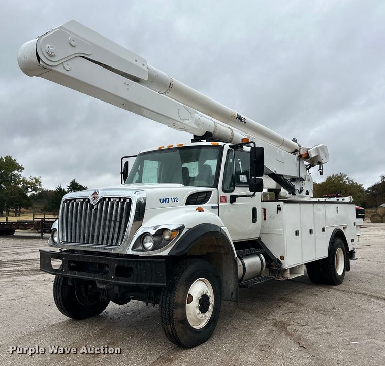 2009 International WorkStar 7300 bucket truck - DL0482