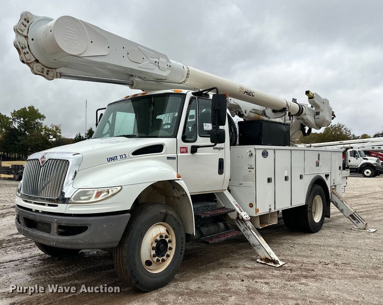 2009 International DuraStar 4300 bucket truck - DL0483