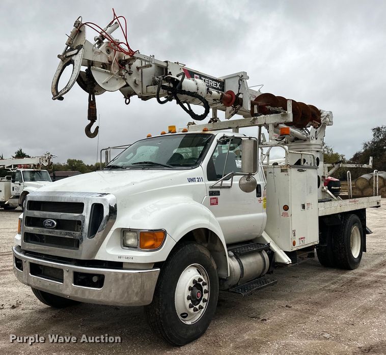 2015 Ford F750 Super Duty digger derrick truck - DL0484