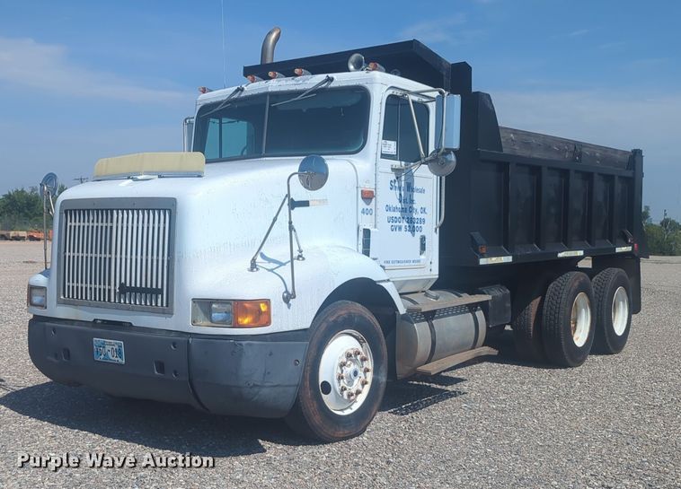 1994 International 9200 dump truck - DL1049