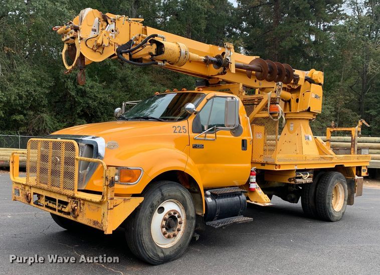 2009 Ford F750 digger derrick truck - DM1841