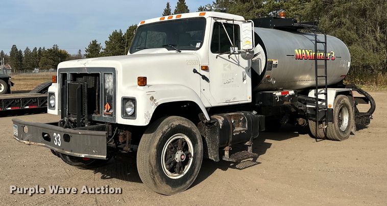 1991 International 2554 oil distributor truck - DN0819
