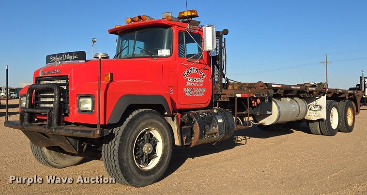 1994 Mack RD688S winch truck - DO1755