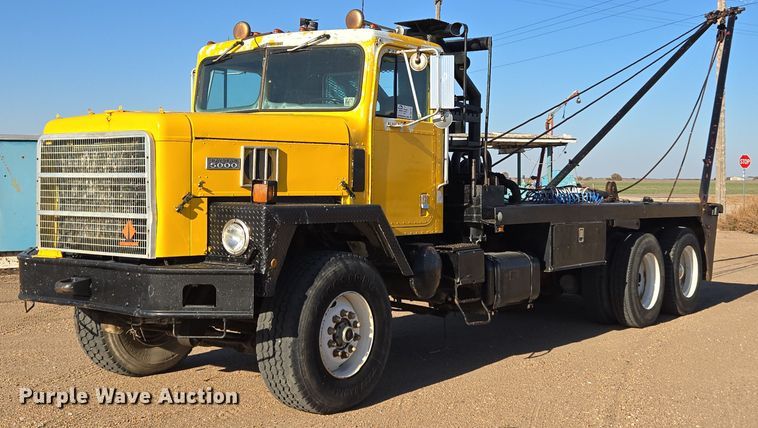 1991 International Paystar 5000 winch truck - DO1757
