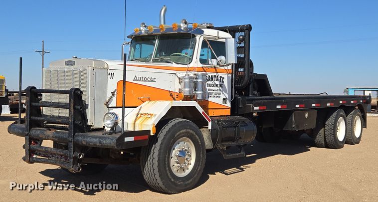 1981 Autocar winch truck - DO1763