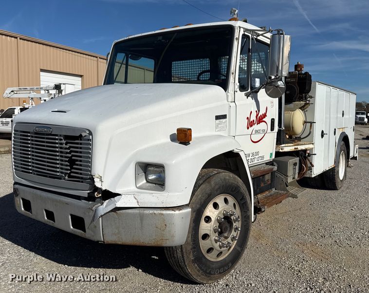 2001 Freightliner FL70 utility / service truck - DO7616