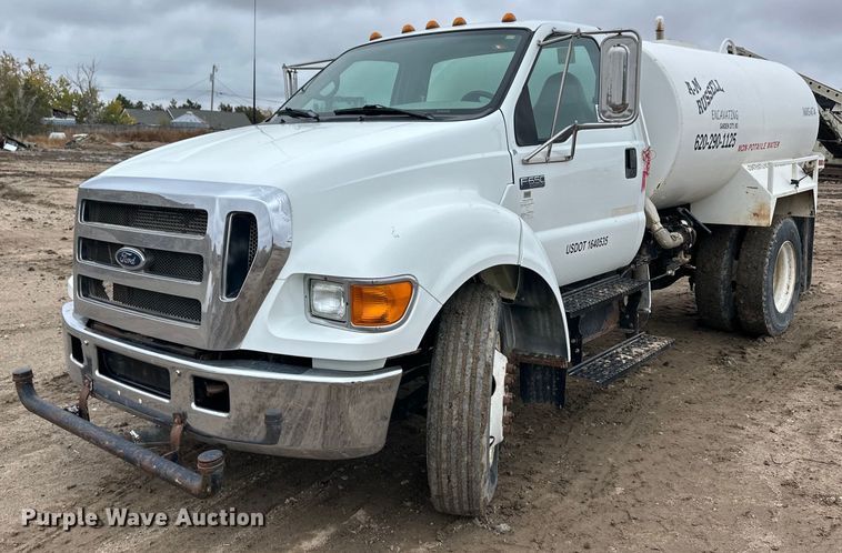 2006 Ford F650 Super Duty water truck - DQ3180