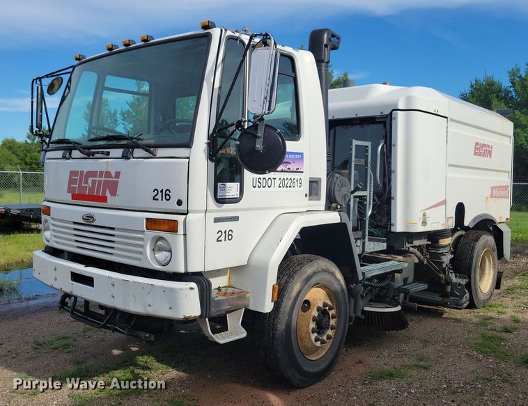 2004 Sterling SC8000 street sweeper truck - DR4314