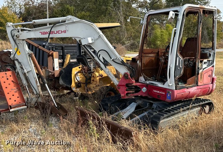 2016 Takeuchi TB240 mini excavator - DU9499