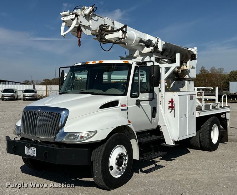2009 International DuraStar 4300 digger derrick truck - DU9508