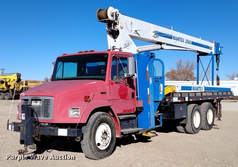 1995 Freightliner FL80 crane truck - DV6558