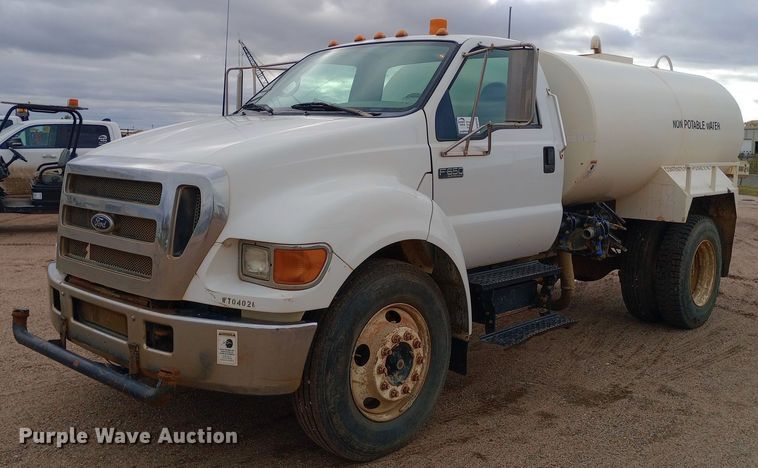 2005 Ford  F650 Super Duty water truck - DW0848
