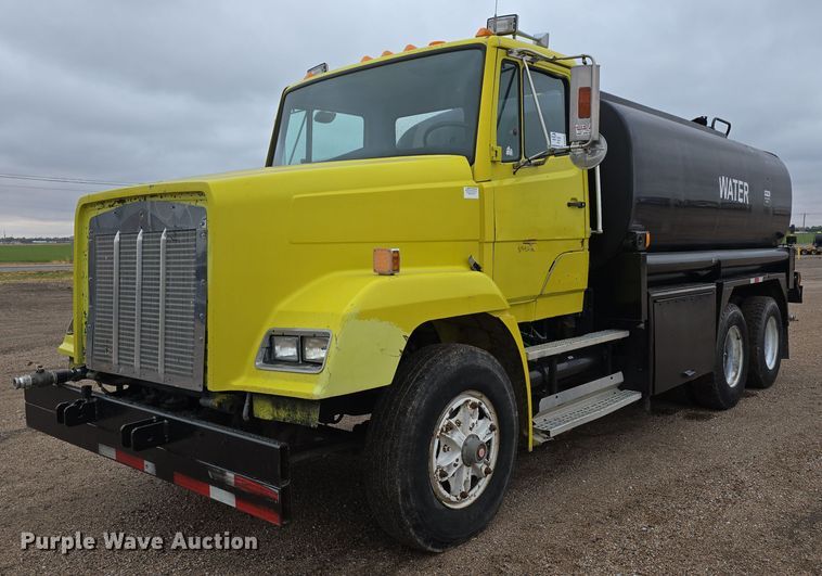1988 Freightliner FLC112 water truck - DW3900
