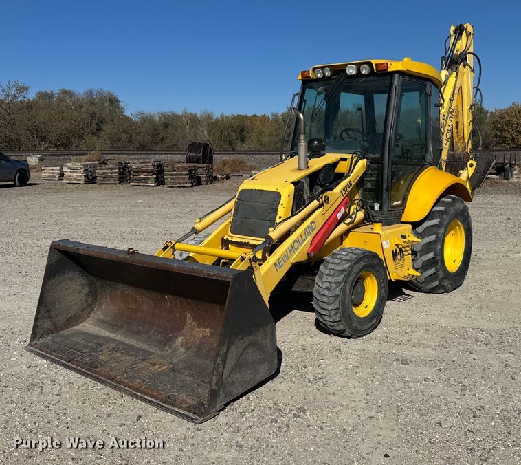 2003 New Holland LB75B backhoe - DX3733