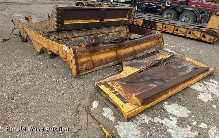 (4) Volvo haul truck tailgates - EE7897