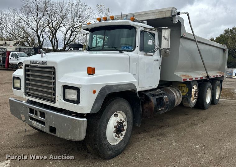 1998 Mack RD690S dump truck - EE7900