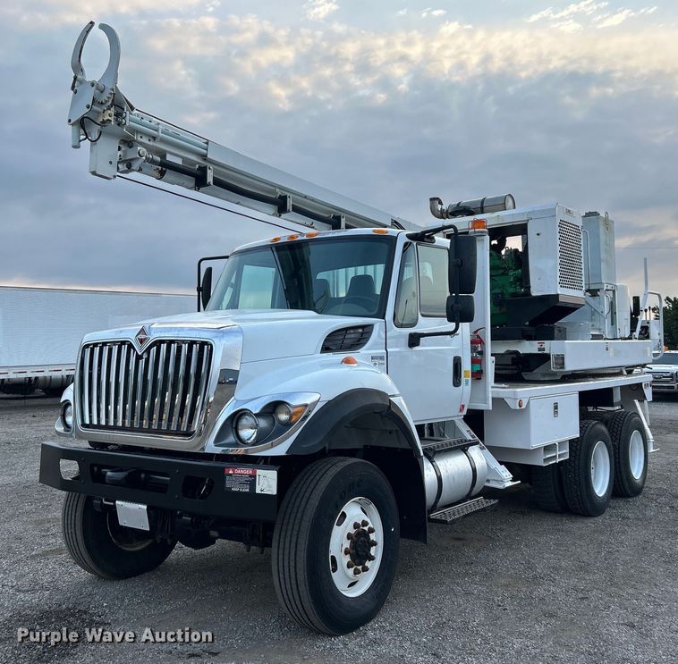 2013 International  7400 pressure digger truck - EG0961