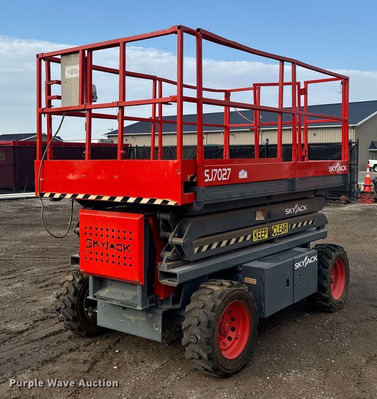 1996 Skyjack SJ7027 scissor lift - EG6804