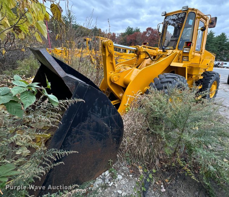 Case 621B wheel loader - EI4074