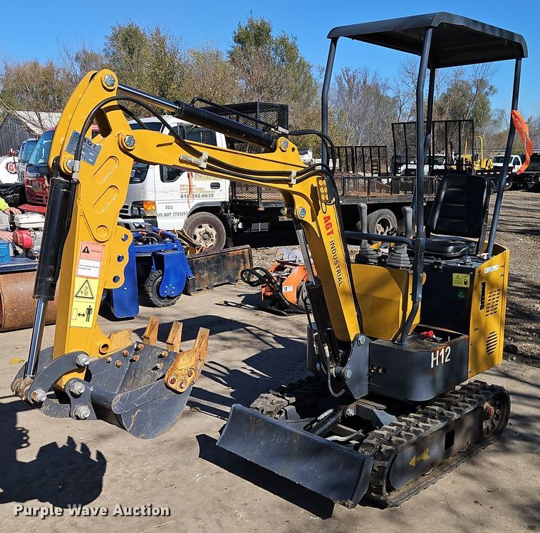 2023 AGT H12 mini excavator - EI8527