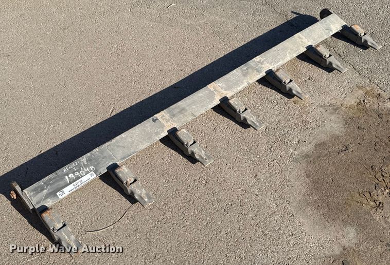 Volvo MC90B skid steer bucket teeth - EJ3125