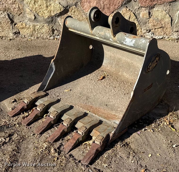 Geith ECR38 excavator bucket - EJ3131