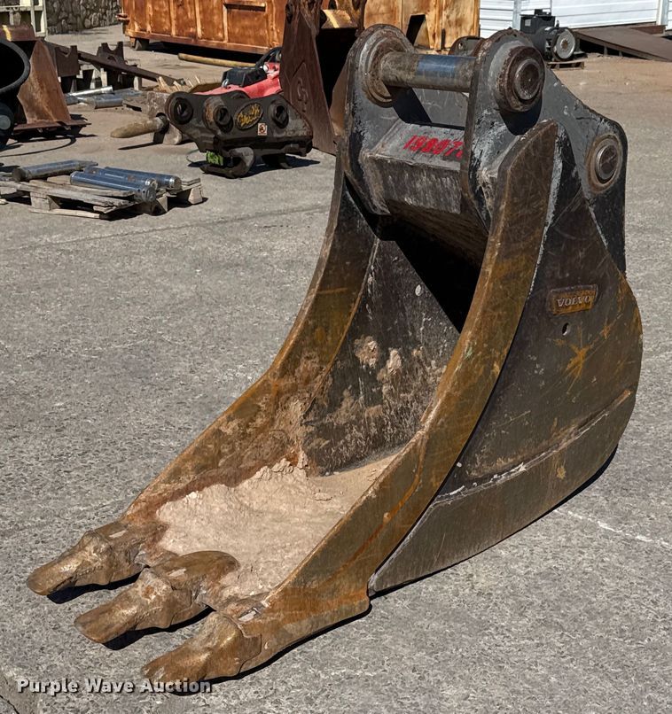 Volvo EC210 excavator bucket - EJ3136