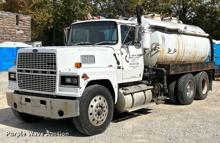 1984 Ford LTL9000  vacuum truck - EK3607