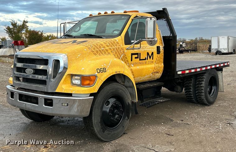 2006 Ford F750 Super Duty flatbed truck - EK3612
